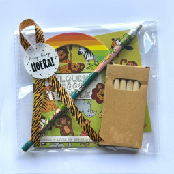 Traktatie jungle kleurboekje stickers en lint