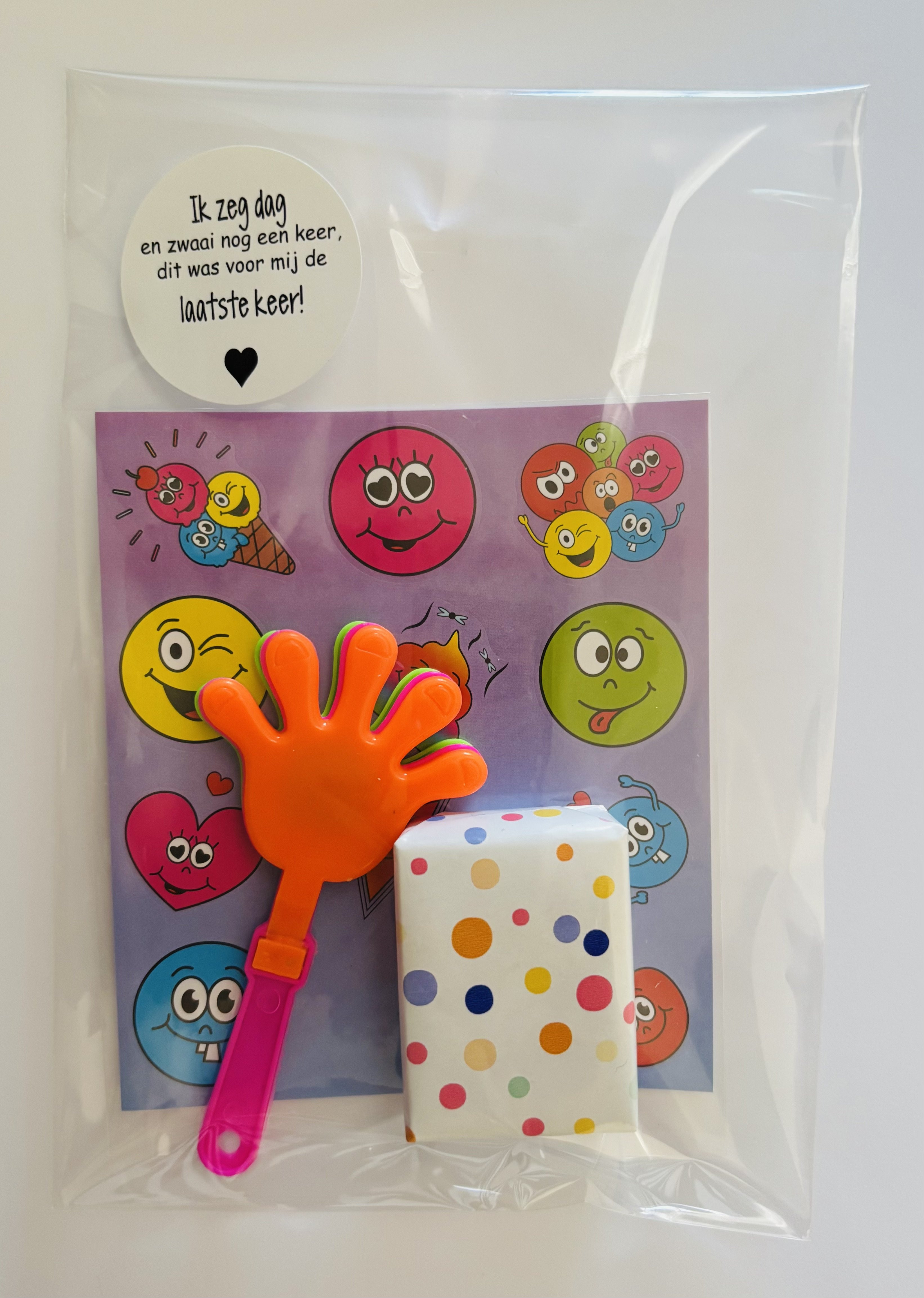 Kant en klare traktatie - Smiley klapperhand met stickers