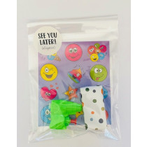 Kant en klare traktatie -  smiley stickers + mini water pistooltje