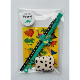 Kant en klare traktatie - Dino stickers + armbandje